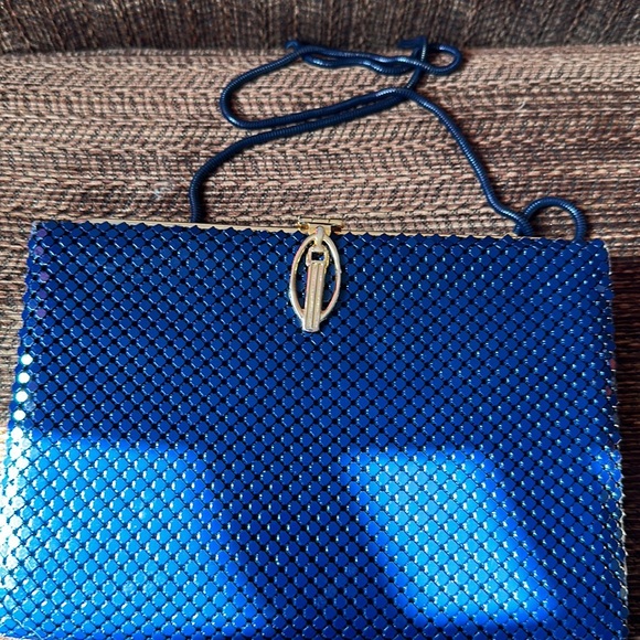 Blue chain mail clutch with optional chain strap in great shape - Picture 8 of 12